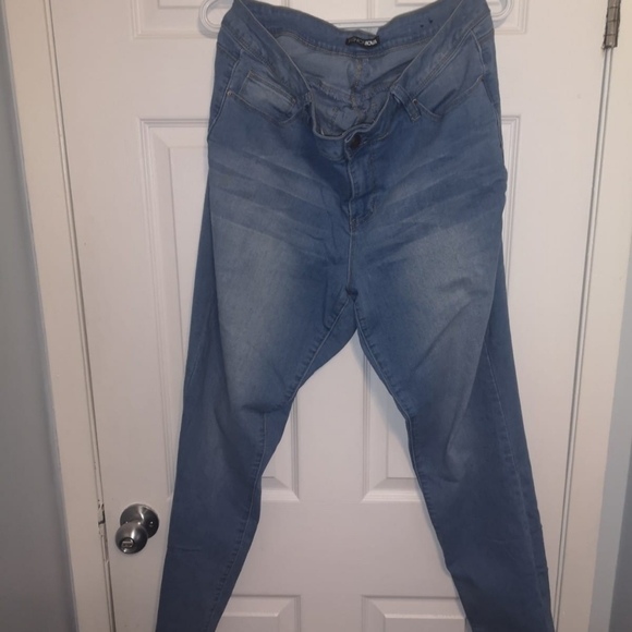 Frayed Mom Jeans! - Picture 4 of 4